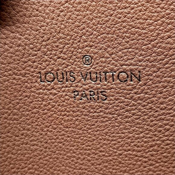 Louis Vuitton Lockit MM Pink Leather Hand Bag mon-896-090925 - Picture 10 of 16